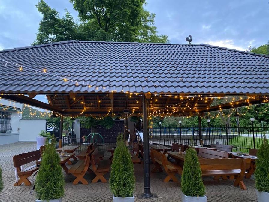 Penzion A Restaurace Belecky Mlyn Pteni Exterior foto