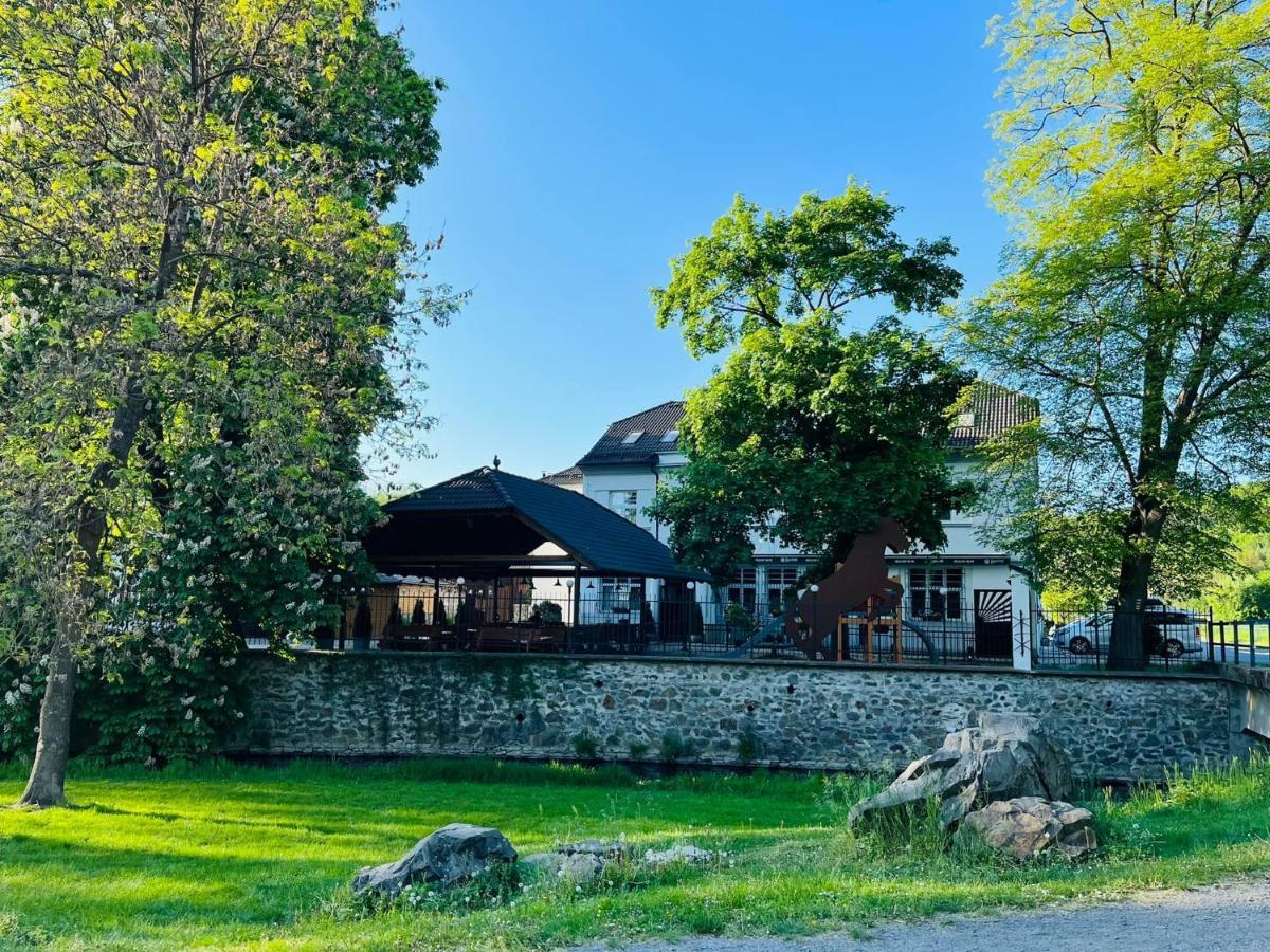 Penzion A Restaurace Belecky Mlyn Pteni Exterior foto